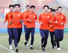 爱游戏-库里第四节连续投进4个三分球