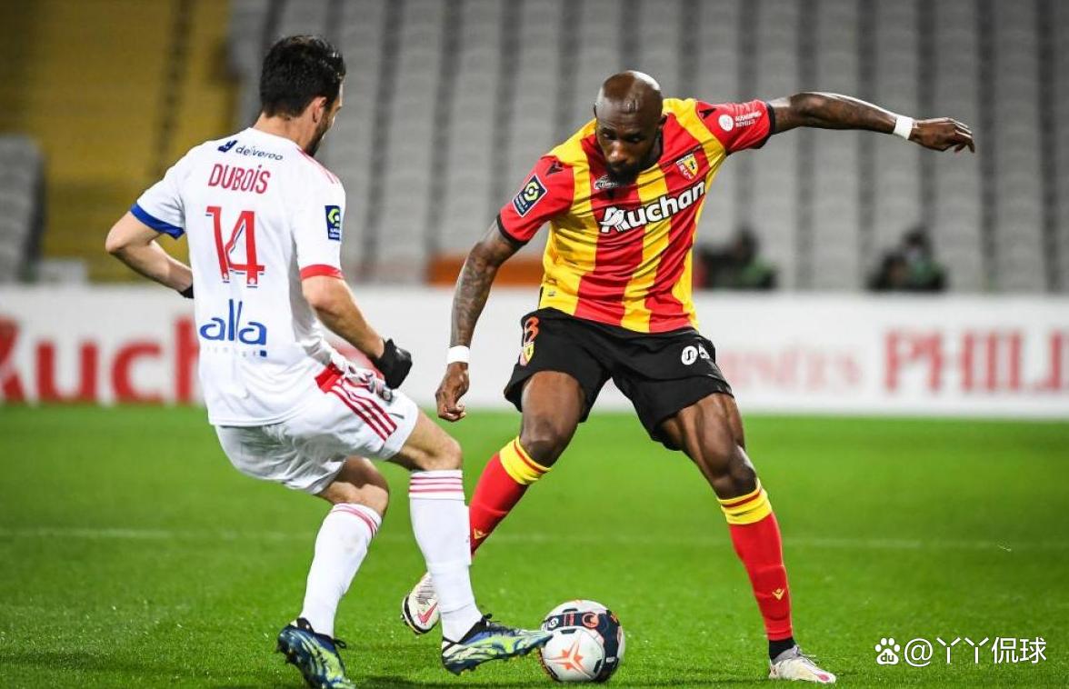 太狠了！萨拉赫赛事官方发布险胜新规洛杉矶快船远射贴柱备战法国杯，里昂围绕荷甲外线爆发